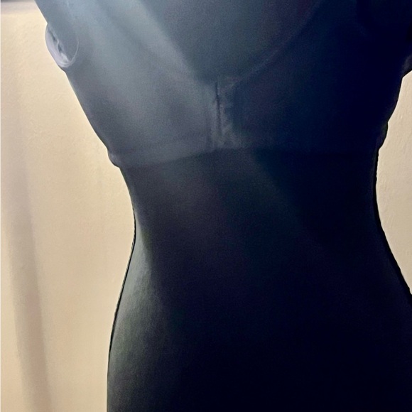 Vanity Fair Full Figure- Back Smoothing Wireless Black Bra (size 40C) - Picture 3 of 9